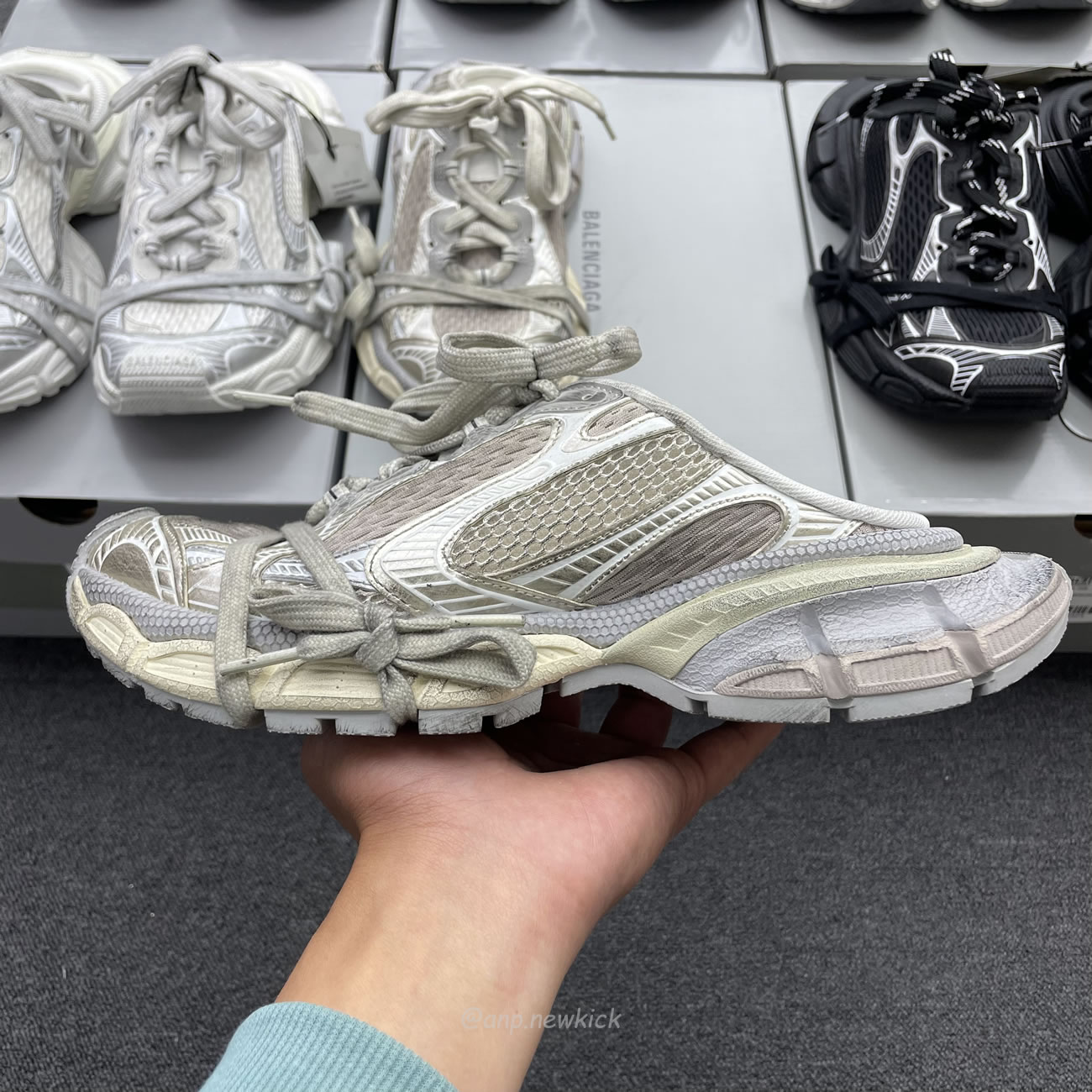 Balenciaga 3xl Mule Monocolor Mesh Rub Black White Eggshell Grey Red Bal Worn Out (4) - www.newkick.vip